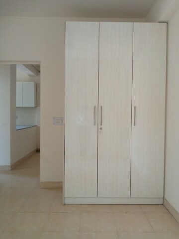 Room in 2 BHK Apartment at Conscient Habitat, Sector 99a – for Rent