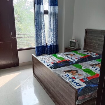 Bedroom in 2 BHK Builder Floor at Sector 43 – for Rent