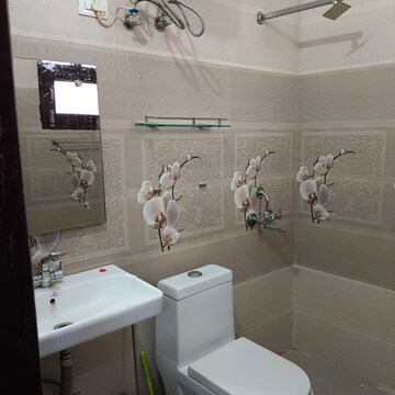 Team Area in 2 BHK Builder Floor at Sector 43 – for Rent