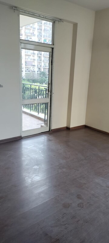 Room in 3.5 BHK Apartment at Omaxe Spa Village, Sector 78 – for Sale