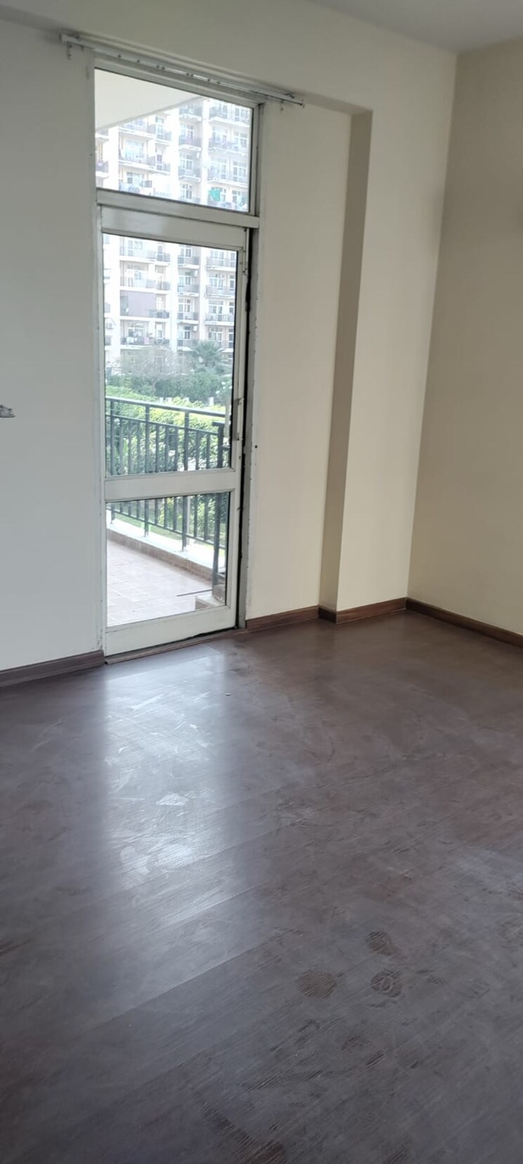 Room, omaxe-spa-village 3.5 Bedroom 1930 Sq.Ft. Apartment In Sector 78 Faridabad 8322144