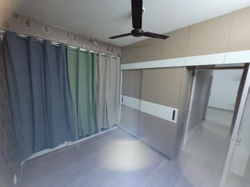 Room in 2 BHK Apartment at Tulip Lemon, Sector 69 – for Rent