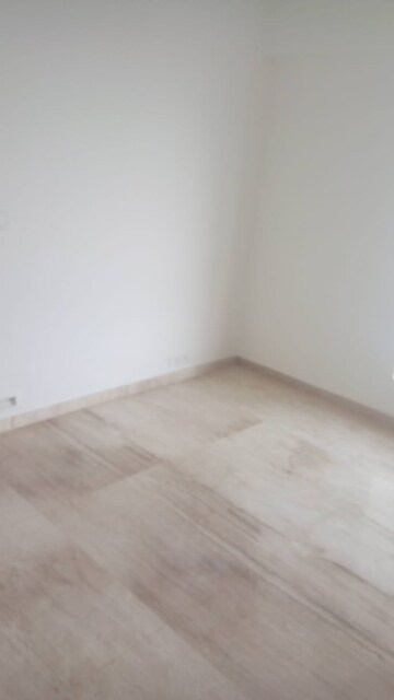Room in 3.5 BHK Apartment at Wadhwa Imperial Heights, Goregaon East – for Rent