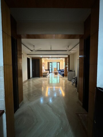 Building Lobby in 3 BHK Builder Floor at Ansal Sushant Lok I, Sector 43 – for Rent