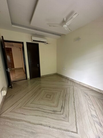 Room in 3 BHK Builder Floor at Ansal Sushant Lok I, Sector 43 – for Rent