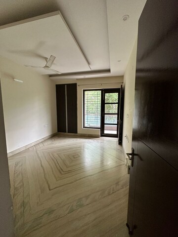 Room in 3 BHK Builder Floor at Ansal Sushant Lok I, Sector 43 – for Rent