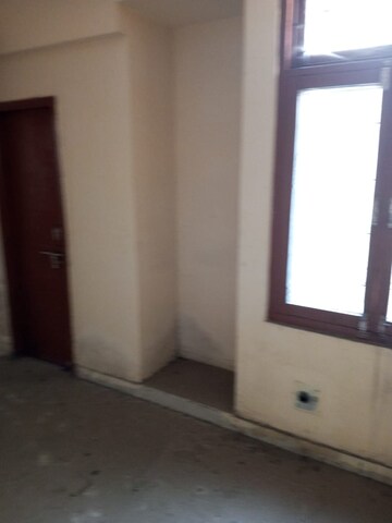 Room in 3 BHK Apartment at HIG Apartments, Omicron I Greater Noida – for Sale