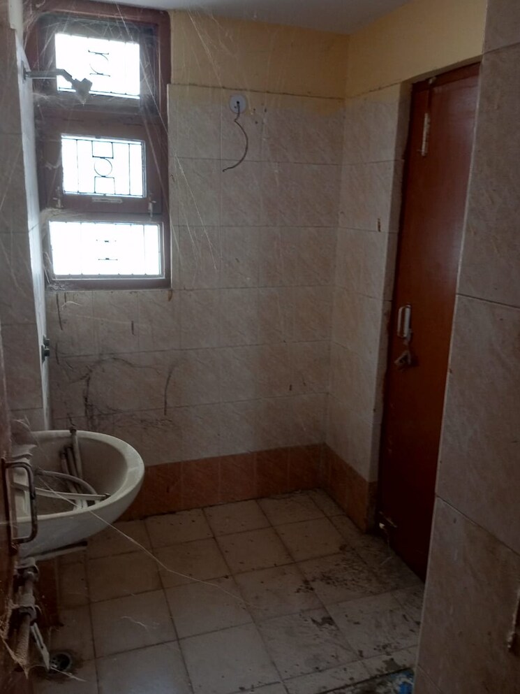 Bathroom, hig-apartments 3 Bedroom 1300 Sq.Ft. Apartment In Omicron I Greater Noida Greater Noida 8322214