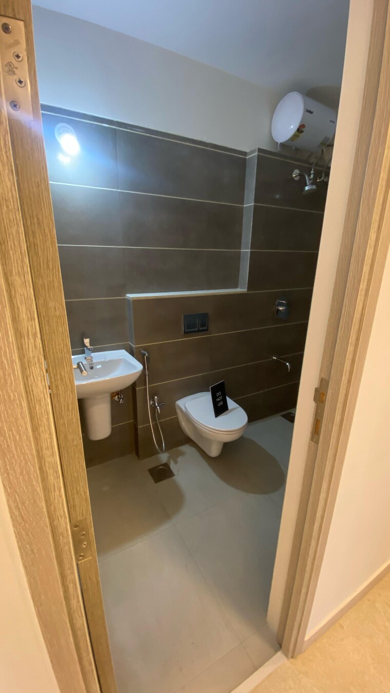 Bathroom, rustomjee-stella 2 Bedroom 695 Sq.Ft. Apartment In Bandra East Mumbai 8322290