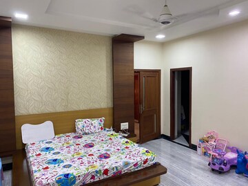 Bedroom in 5 BHK Villa at Vidhan Sabha Marg – for Rent
