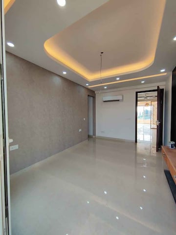 Room in 2 BHK Apartment at Ambience Creacions, Sector 22 – for Rent