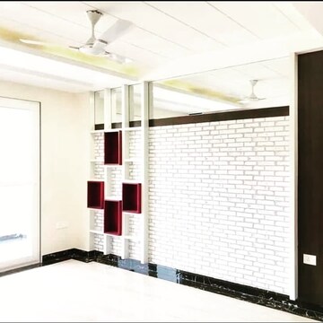 Room in 2 BHK Apartment at Ambience Creacions, Sector 22 – for Rent