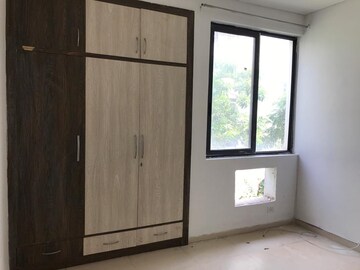 Room in 3 BHK Builder Floor at Vatika Primrose Floors, Sector 82 – for Rent