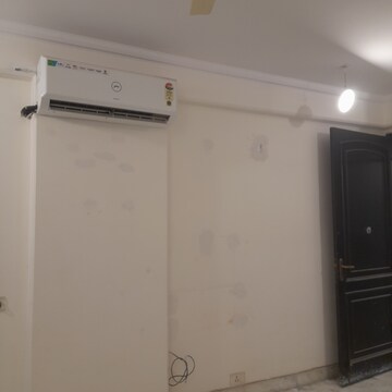 Furnished Amenities in 3 BHK Apartment at Ambience Creacions, Sector 22 – for Rent