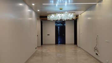 Building Lobby in 4 BHK Builder Floor at Green Wood City, Sector 45 – for Sale