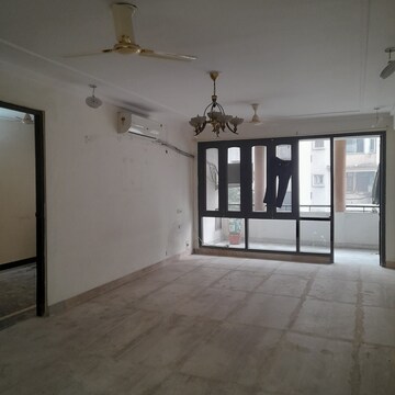 Staircase in 3.5 BHK Apartment at Ambience Creacions, Sector 22 – for Rent