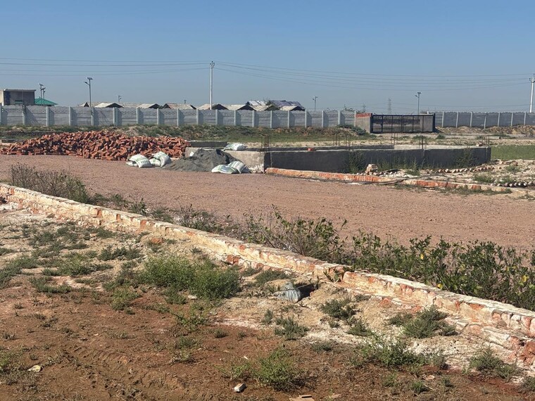 undefined, upsidc site b  100 Sq.Yd. Plot In Upsidc Site B Greater Noida 8322359