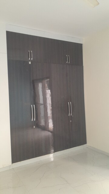 Furnished Amenities in 3 BHK Builder Floor at Unitech South City II, Sector 50 – for Rent