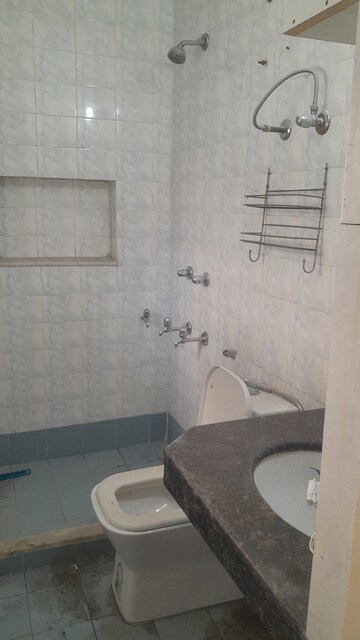 Bathroom in 3 BHK Builder Floor at Unitech South City II, Sector 50 – for Rent