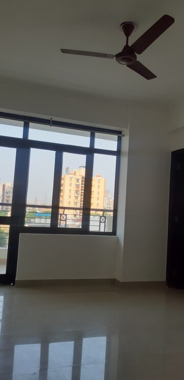 Room in 3 BHK Apartment at Ramprastha Zen Spire, Vaishali Extension – for Sale
