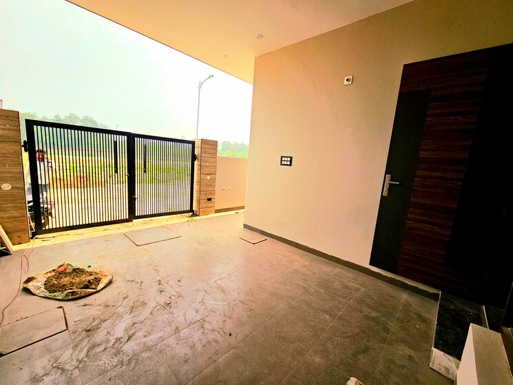 Room, peer mucchalla 3 Bedroom 100 Sq.Yd. Independent House In Peer Mucchalla Zirakpur 8322568