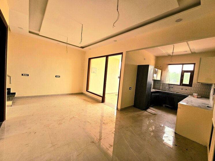 Room, peer mucchalla 3 Bedroom 100 Sq.Yd. Independent House In Peer Mucchalla Zirakpur 8322568