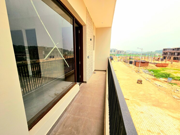 Balcony, peer mucchalla 3 Bedroom 100 Sq.Yd. Independent House In Peer Mucchalla Zirakpur 8322568