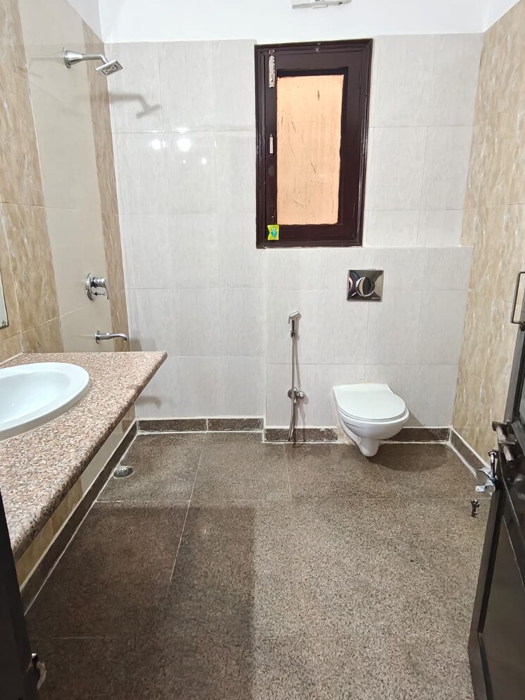 Bathroom, shree-vardhman-green-court 2 Bedroom 590 Sq.Ft. Apartment In Sector 90 Gurgaon 8322604