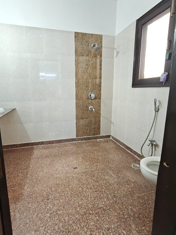 Bathroom, shree-vardhman-green-court 2 Bedroom 590 Sq.Ft. Apartment In Sector 90 Gurgaon 8322604