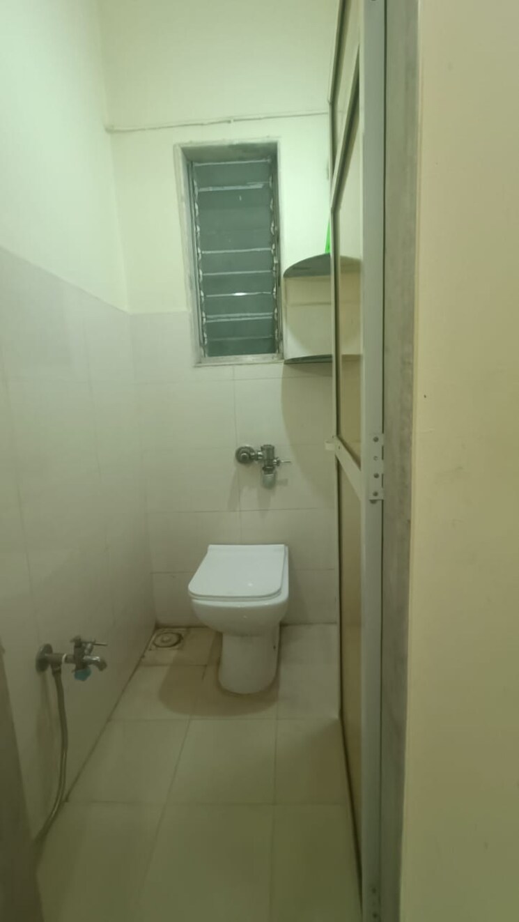 Bathroom, vkg-amazon 1 Bedroom 435 Sq.Ft. Apartment In Andheri East Mumbai 8322649