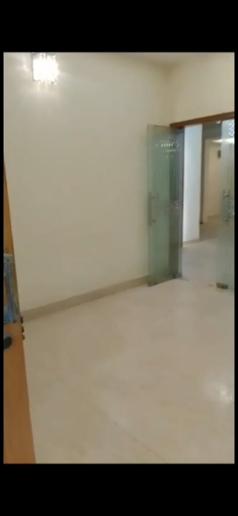 Room, sector 31 6+ Bedroom 250 Sq.Mt. Independent House In Sector 31 Noida 8322650