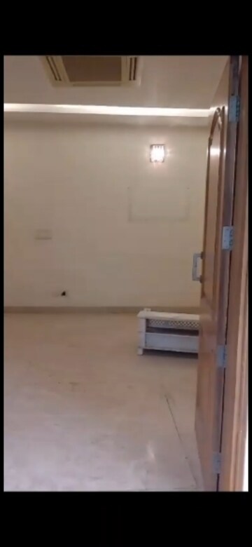 Room in 6+ BHK Villa at Sector 31 – for Sale
