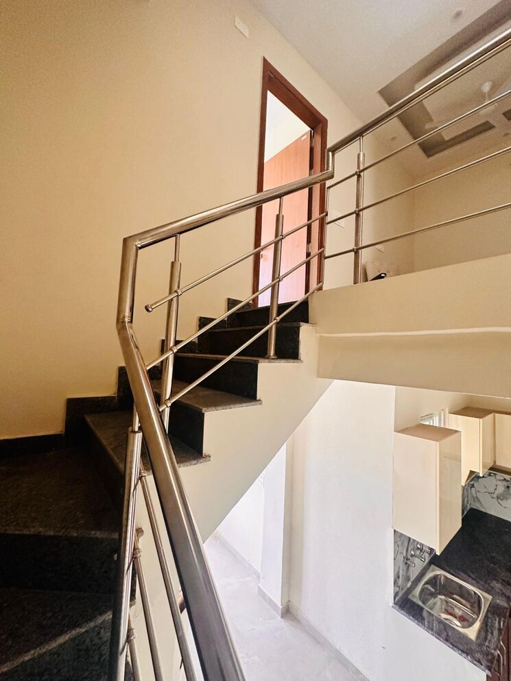 undefined, sector 16b greater noida 3.5 Bedroom 1950 Sq.Ft. Villa In Sector 16b Greater Noida Greater Noida 8322667