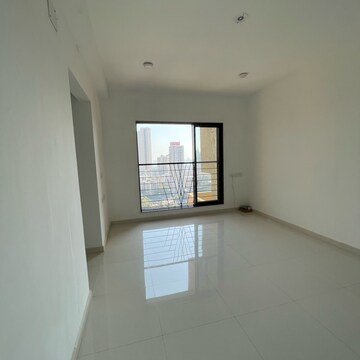 Room in 3 BHK Apartment at Je And Vee Om Trimurti, Dindoshi – for Rent