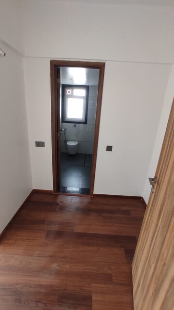 Room in 3.5 BHK Apartment at Sagar Waters Edge, Pimple Nilakh – for Rent