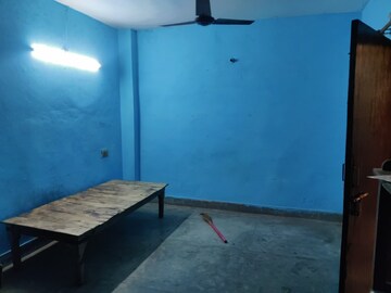 Room in 2 BHK Independent House at Nishat Ganj – for Rent