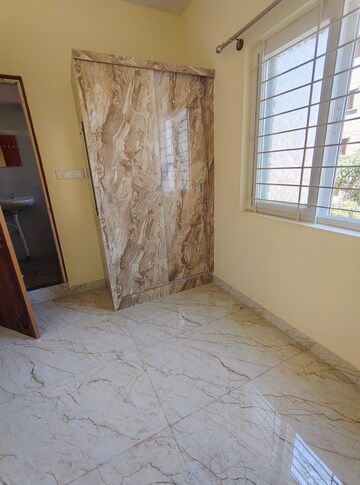 Room in 1 BHK Builder Floor at Hsr Layout – for Rent
