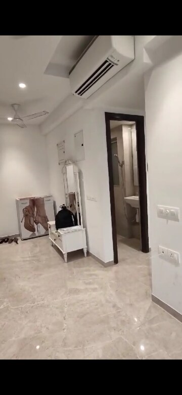 Master Bedroom in 1 BHK Apartment at Hiranandani Sorrento, Powai – for Rent