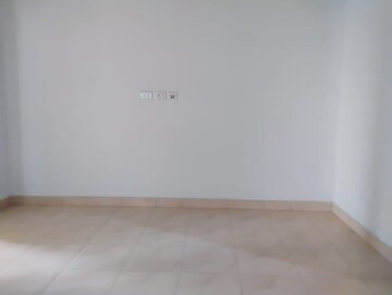 Room in 2 BHK Apartment at Bengal Peerless Avidipta, Em Bypass – for Rent