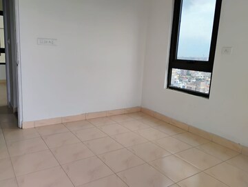 Room in 2 BHK Apartment at Bengal Peerless Avidipta, Em Bypass – for Rent