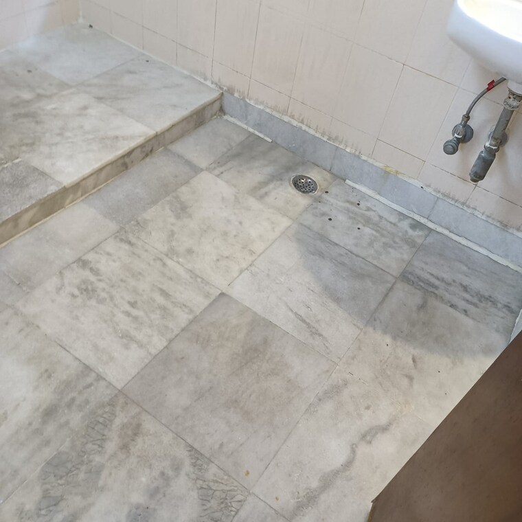 Bathroom, ashoka-group-housing-society 3 Bedroom 1750 Sq.Ft. Apartment In Sector 56 Gurgaon 8322911