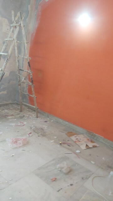 Furnished Amenities in 2.5 BHK Builder Floor at Mayur Vihar – for Rent
