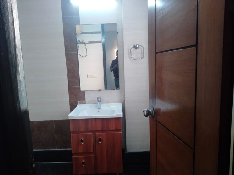 Bathroom, greater kailash part 3 3 Bedroom 1900 Sq.Ft. Builder Floor In Greater Kailash Part 3 Delhi 8322945