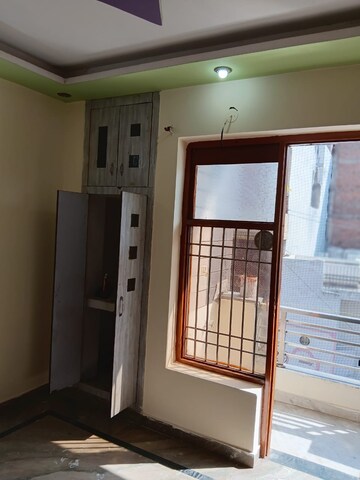 Room in 2 BHK Builder Floor at Laxmi Nagar – for Rent