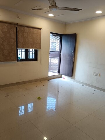 Room in 2 BHK Builder Floor at Laxmi Nagar – for Rent