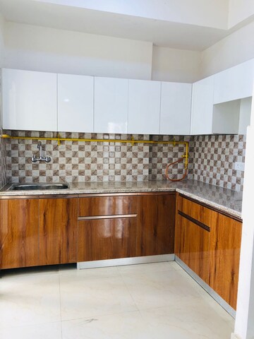 Kitchen in 2.5 BHK Apartment at Mahagun Mantra I, Sector 10 Greater Noida – for Rent