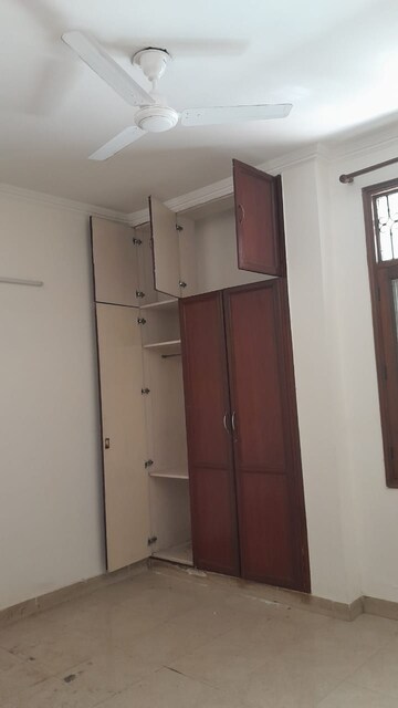Kitchen in 3 BHK Builder Floor at SS Mayfield Gardens, Sector 51 – for Rent