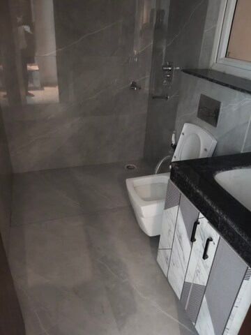 Attached Bathroom in 4 BHK Apartment at Omaxe The Legends, Gomti Nagar – for Sale