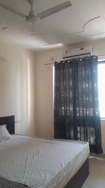 Furnished Amenities in 2 BHK Builder Floor at Unitech South City II, Sector 50 – for Rent
