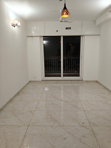 Room in 3 BHK Apartment at Omaxe The Palace, Gomti Nagar – for Sale